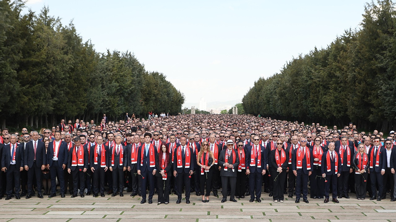 Koç Topluluğu 100. yılında 6 bin çalışanıyla Anıtkabir'de