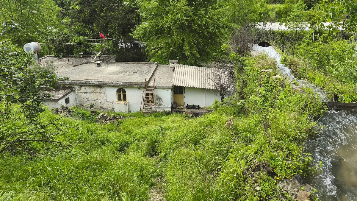 200 yıllık su değirmeni Toroslar'dan gelen suyla dönüyor