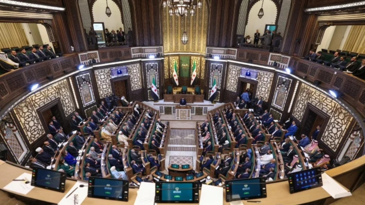 Suriye'de meclis ilk kez toplandı