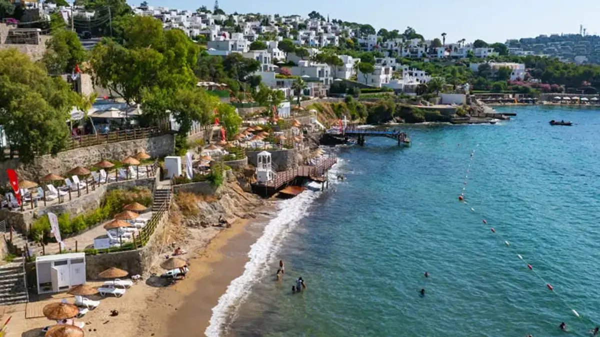 Bodrum'da halk plajına yoğun ilgi! Uygun fiyatlı menü beğeni topluyor
