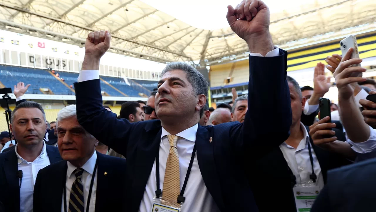 Hakan Safi'den Fenerbahçe kongresinde rest: Her şeyim Fenerbahçe'me feda olsun!