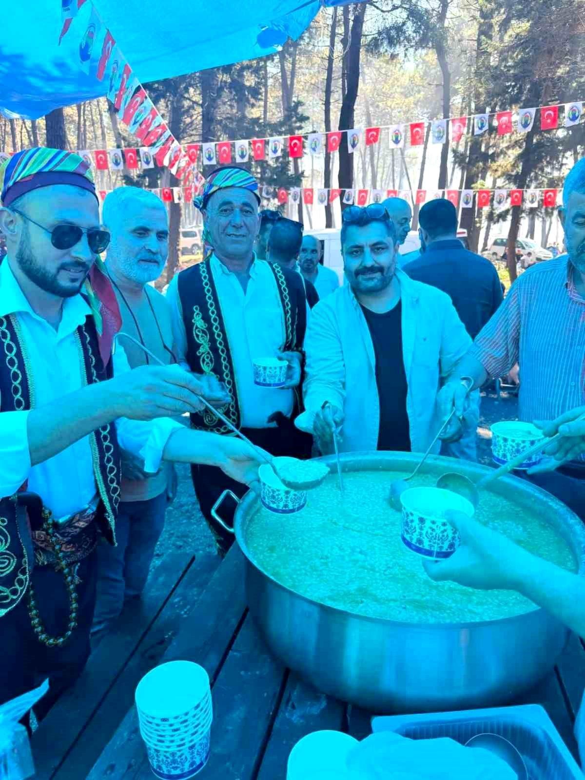Köylüler geleneksel kır pikniğinde buluştu