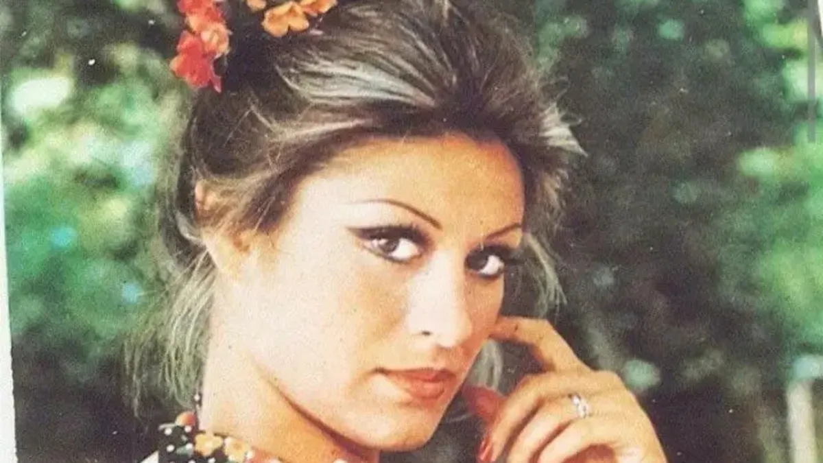 Gülşen Bubikoğlu’ndan yıllara meydan okuyan yeni pozlar! Yeşilçam’ın güzeli yine hayran bıraktı...
