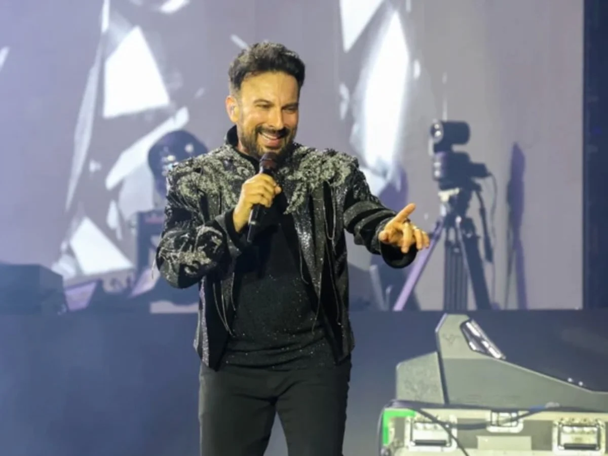Tarkan, Ankara'daki konserinde ezan için sahneye ara verdi