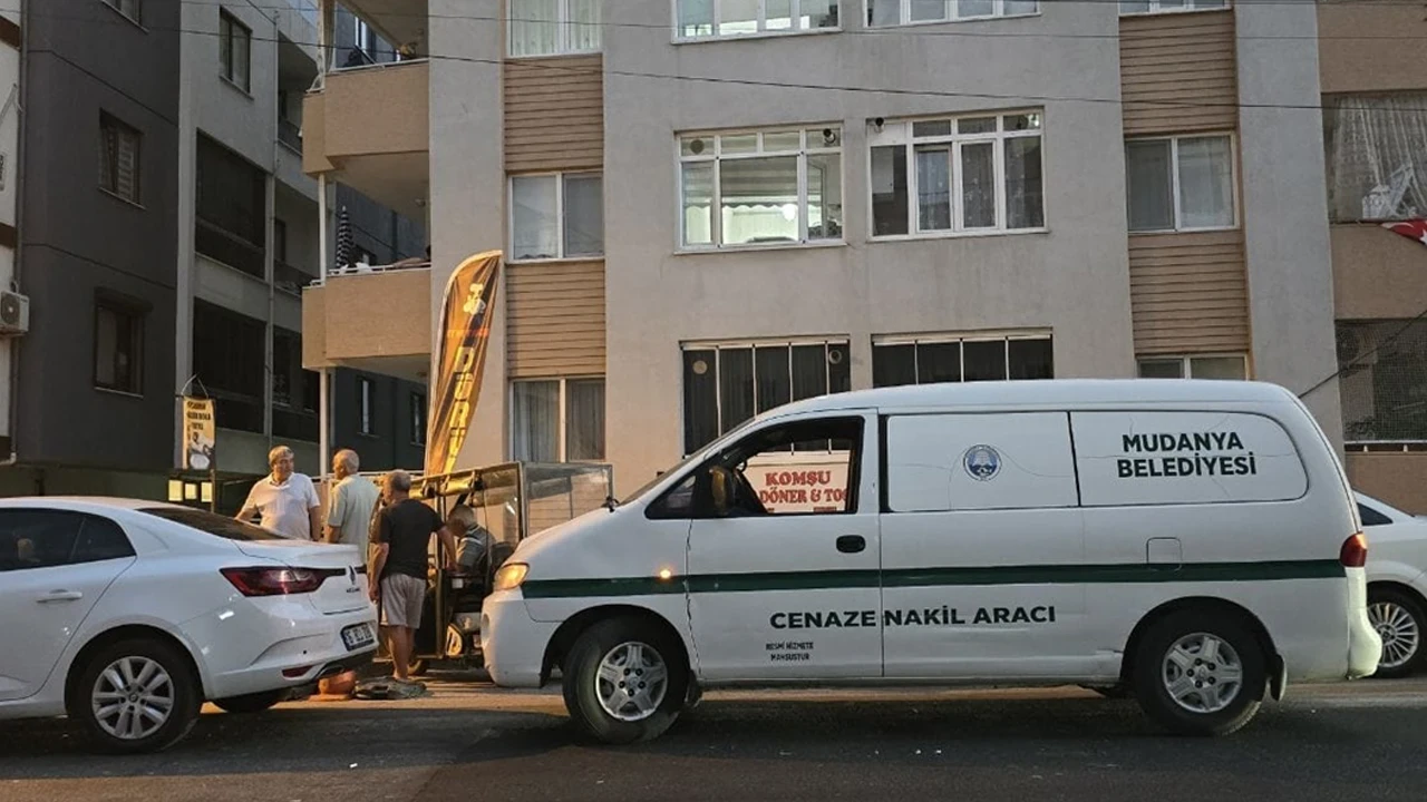 Kocası balkondayken salonda öldürüldü! Kan donduran olay