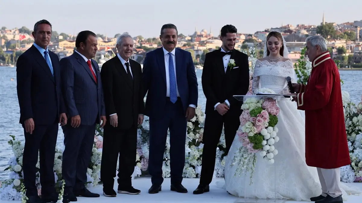 Fenerbahçe'nin milli futbolcusu İsmail Yüksek, dünyaevine girdi