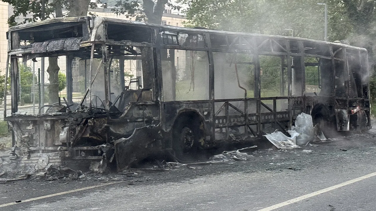 Beykoz'da İETT otobüsünde yangın! Araç küle döndü