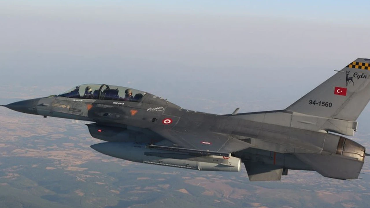 Türk Hava Sahasında 'Kaçırılma' Alarmı: F-16'lar Havalandı