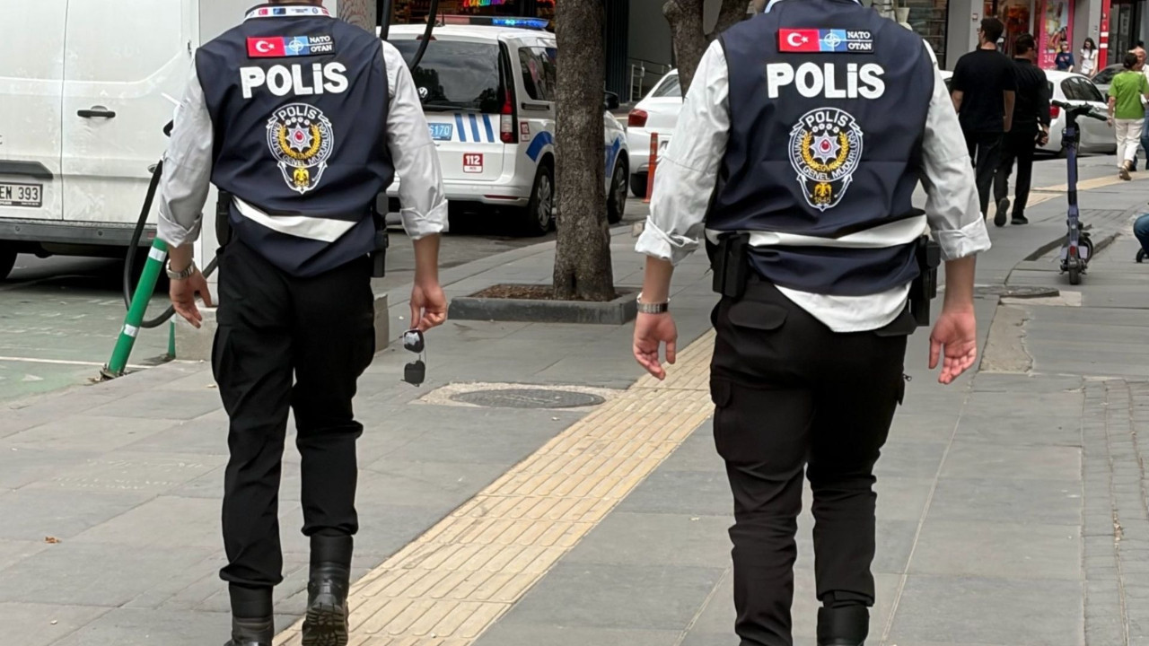 Bu kadarı da fazla! Türk polisinin sırtında NATO logosu…