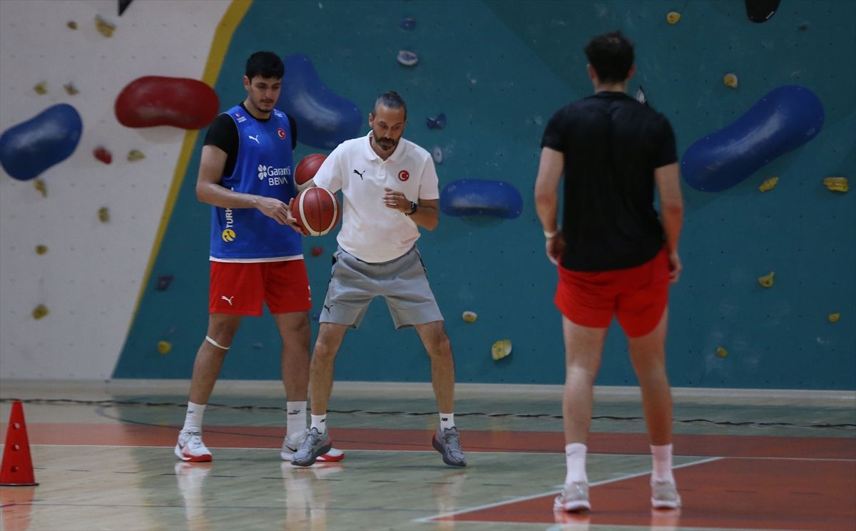 20 Yaş Altı Erkek Basketbol Milli Takımı'nın Çanakkale kampı sona erdi