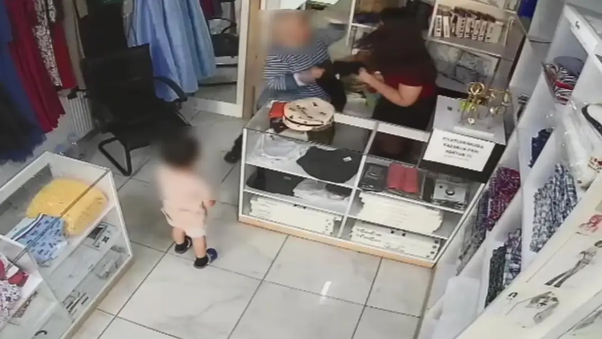 Ücreti beğenmedi, terzinin kızını darbetti