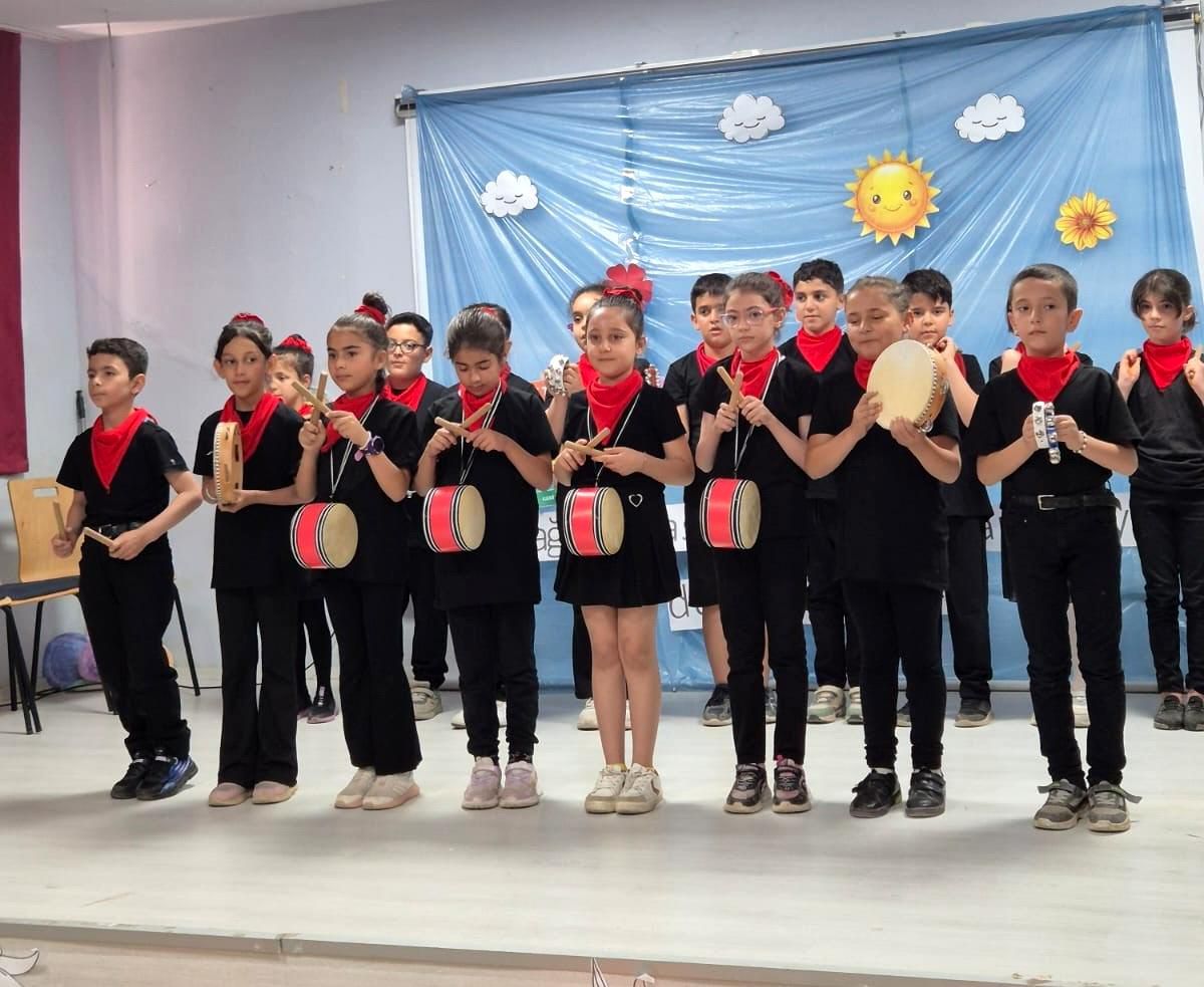 Cumhuriyet İlkokulu öğrencilerinden sanat dolu gösteri