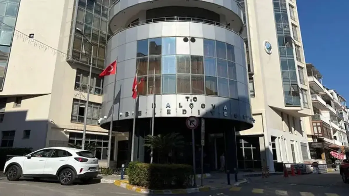 Balçova Belediye Başkanı Onur Yiğit'in annesi serbest bırakıldı