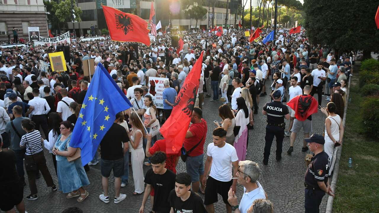 Arnavutluk'ta "Trump" bağlantılı olduğu iddia edilen projeye karşı protestolar sürüyor