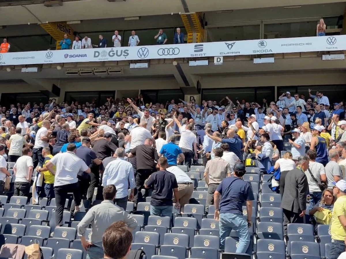 Fenerbahçe'de kongre olaylı başladı