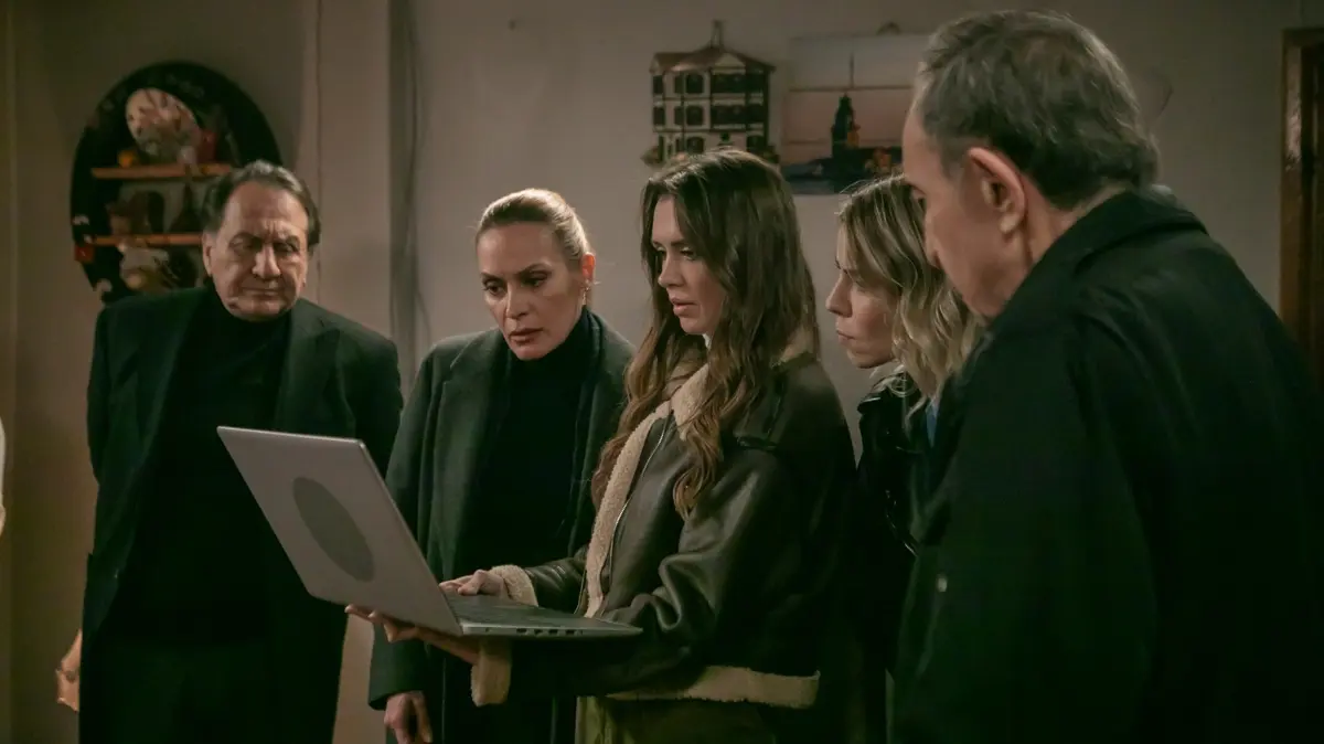 Arka Sokaklar'la ilgili flaş gelişme: Herkes final yapmasını beklerken...
