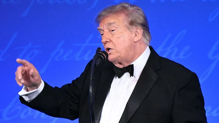Trump, başkanlık seçimlerinde 'bir kez daha aday olacağını' açıkladı