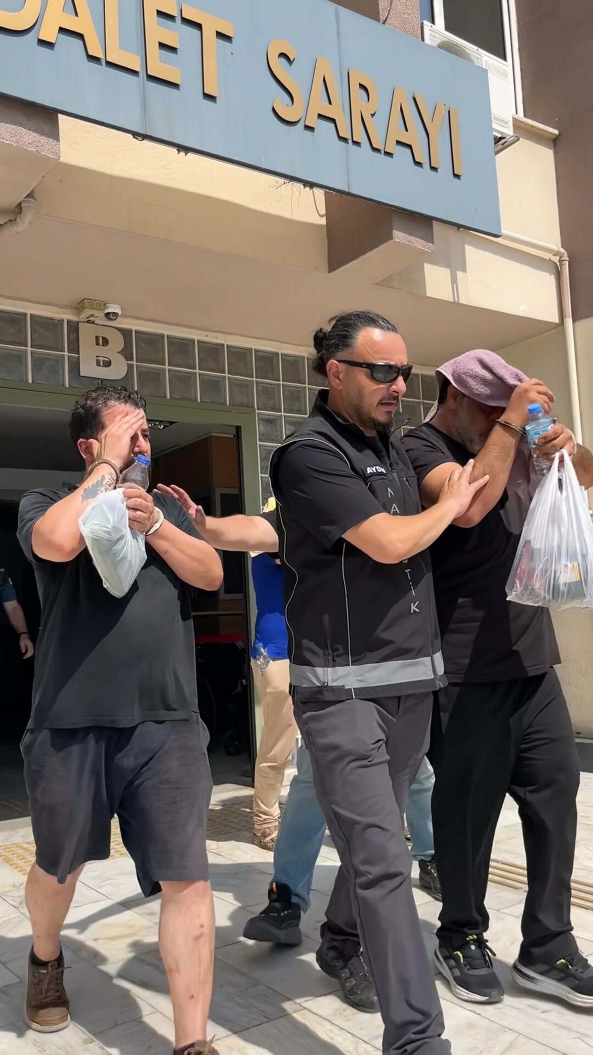 Evinde uyuşturucu ile yakalan evli çift ve misafiri tutuklandı