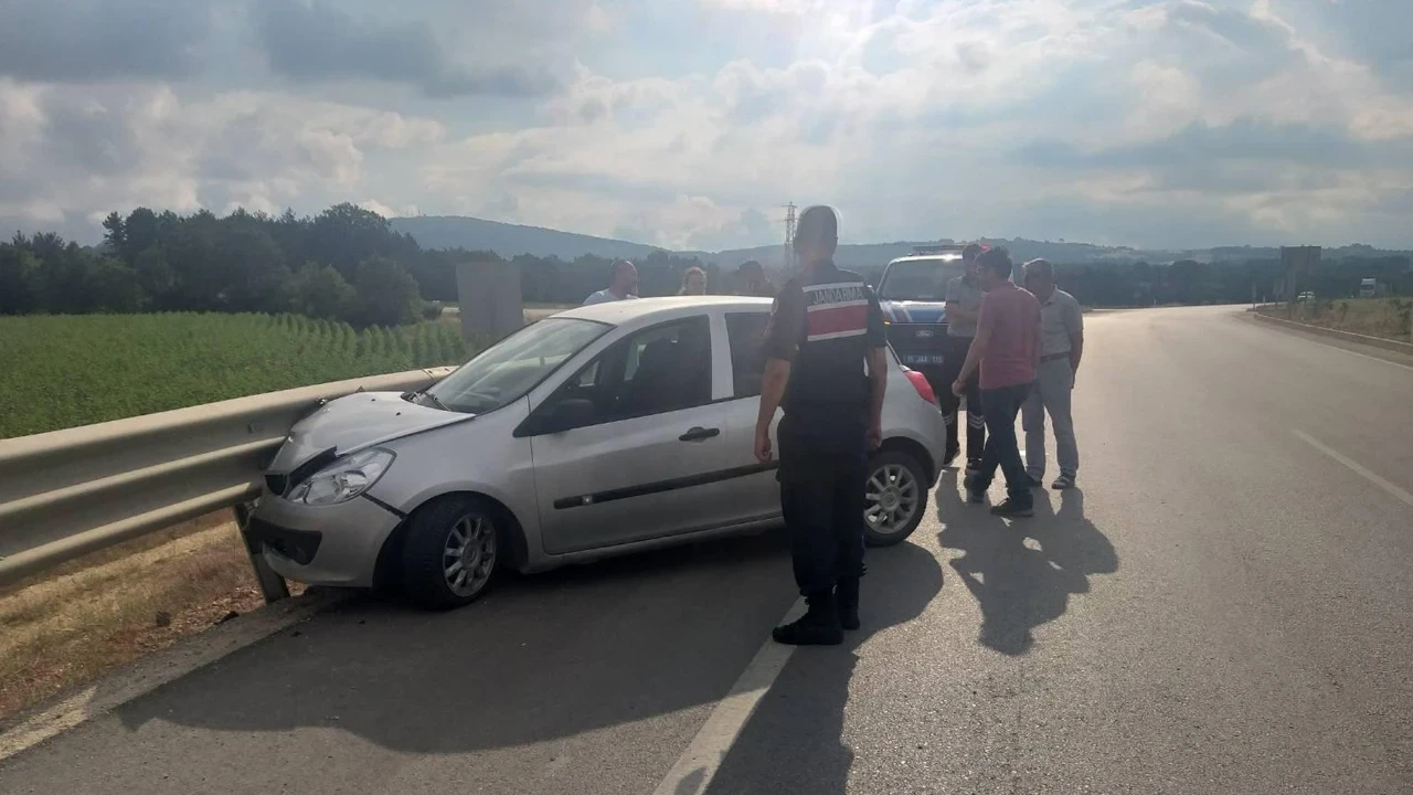 Direksiyon hakimiyetini kaybetti, bariyerlere çarptı