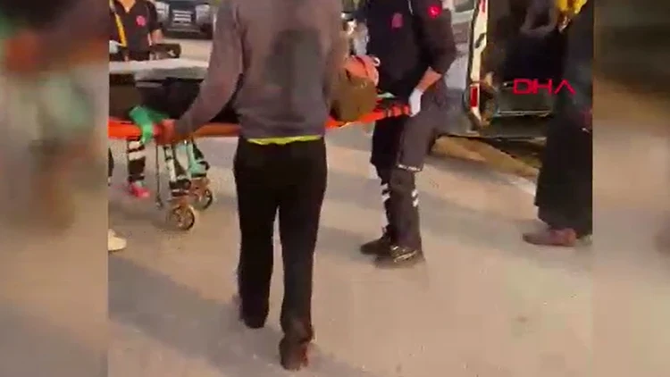 Tarım işçilerini taşıyan minibüs şarampole devrildi: 1'i ağır 4 yaralı