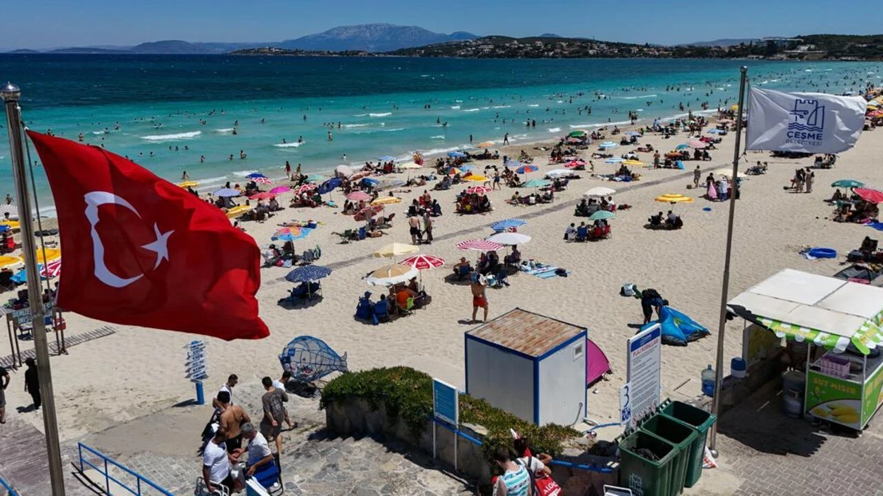 Turizmde çifte kaçış: Hem yerli hem yabancı turist ucuz tatil arayışına yöneldi