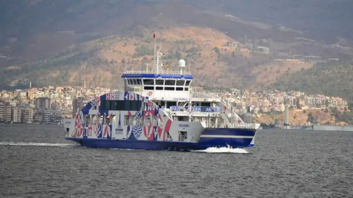 İzmir'de trafiğe nefes aldıran uygulama! 20 bin araç deniz yolunu kullandı