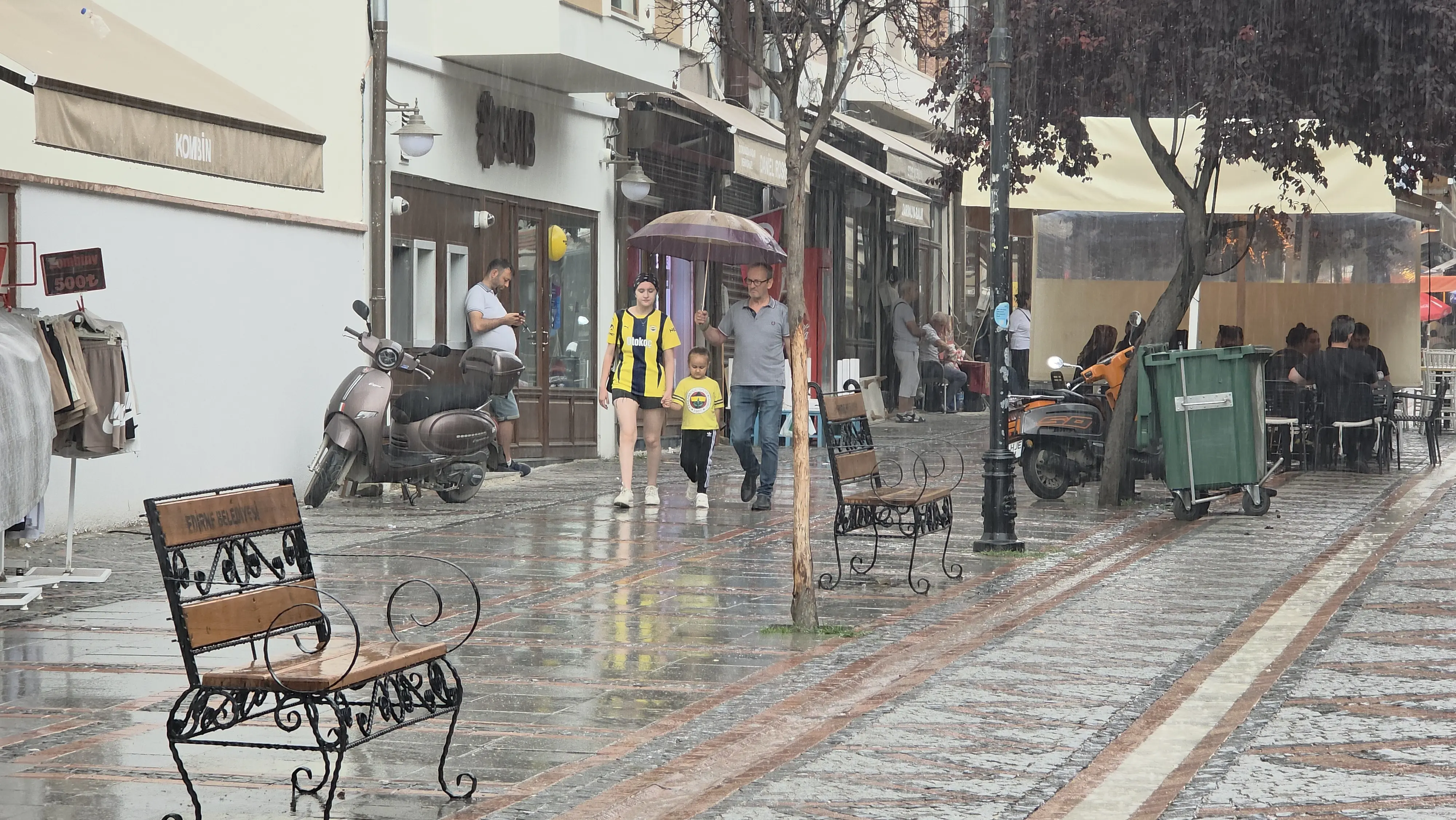 Sağanak kapıda! Haftasonu sıcaklıklar 24 dereceye düşecek