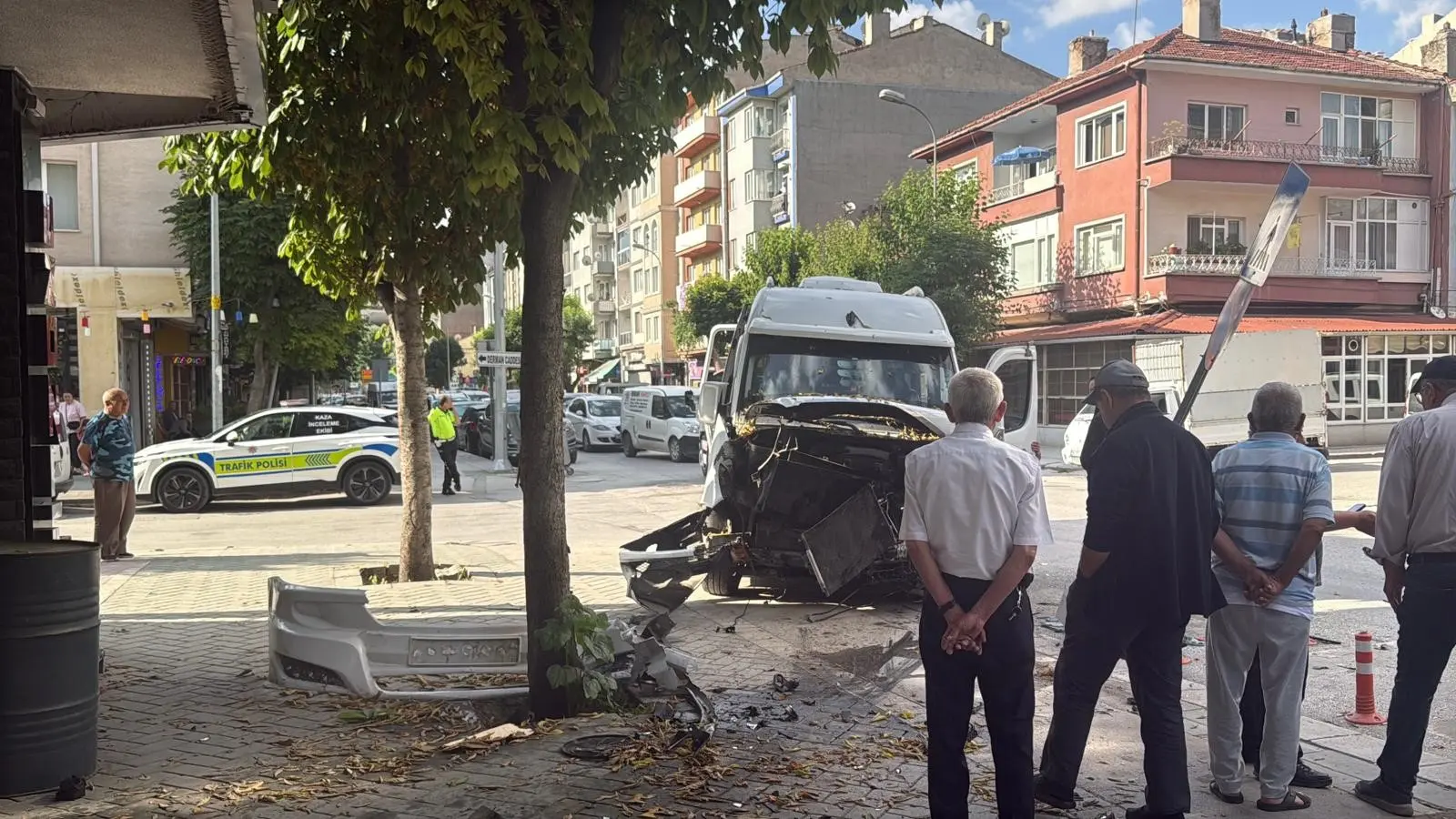 İşçi servisinin karıştığı kazada 9 yaralı