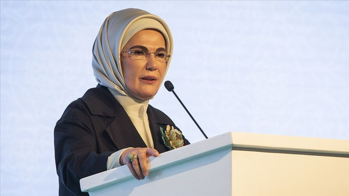 Emine Erdoğan, YKS'ye girecek öğrencilere başarılar diledi