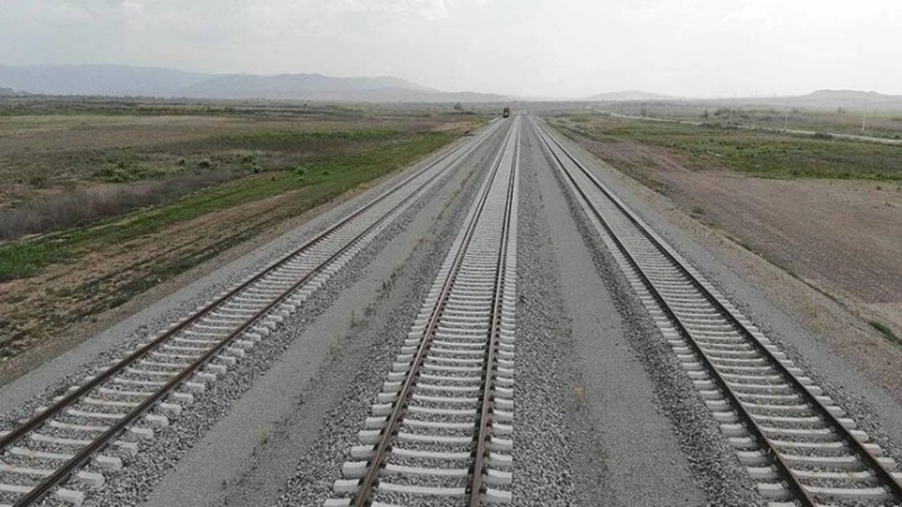 Yıllardır gündemdeydi: Körfez'den Türkiye'ye uzanacak demiryolu hattı için ilk imza bugün