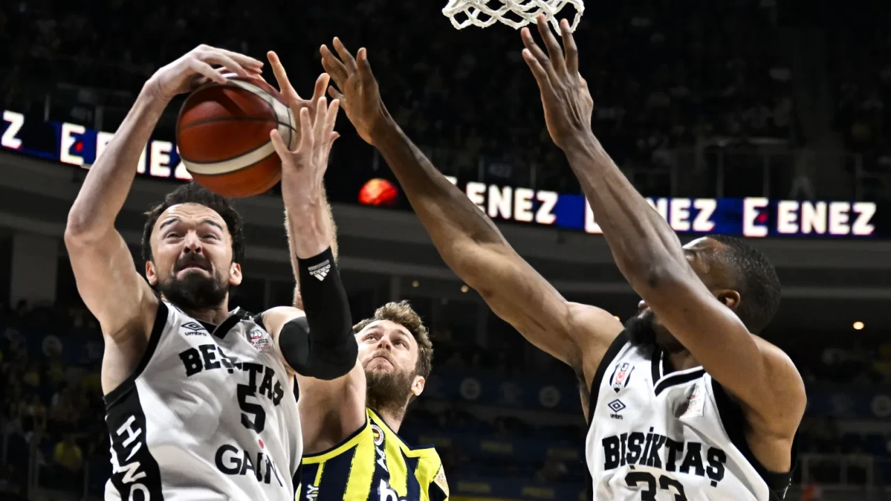 Beşiktaş GAİN'den final serisine müthiş başlangıç: Fenerbahçe Beko deplasmanda devrildi