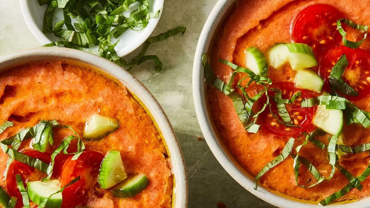 Yaz sofralarının serinleten İspanyol lezzeti: Gazpacho tarifi