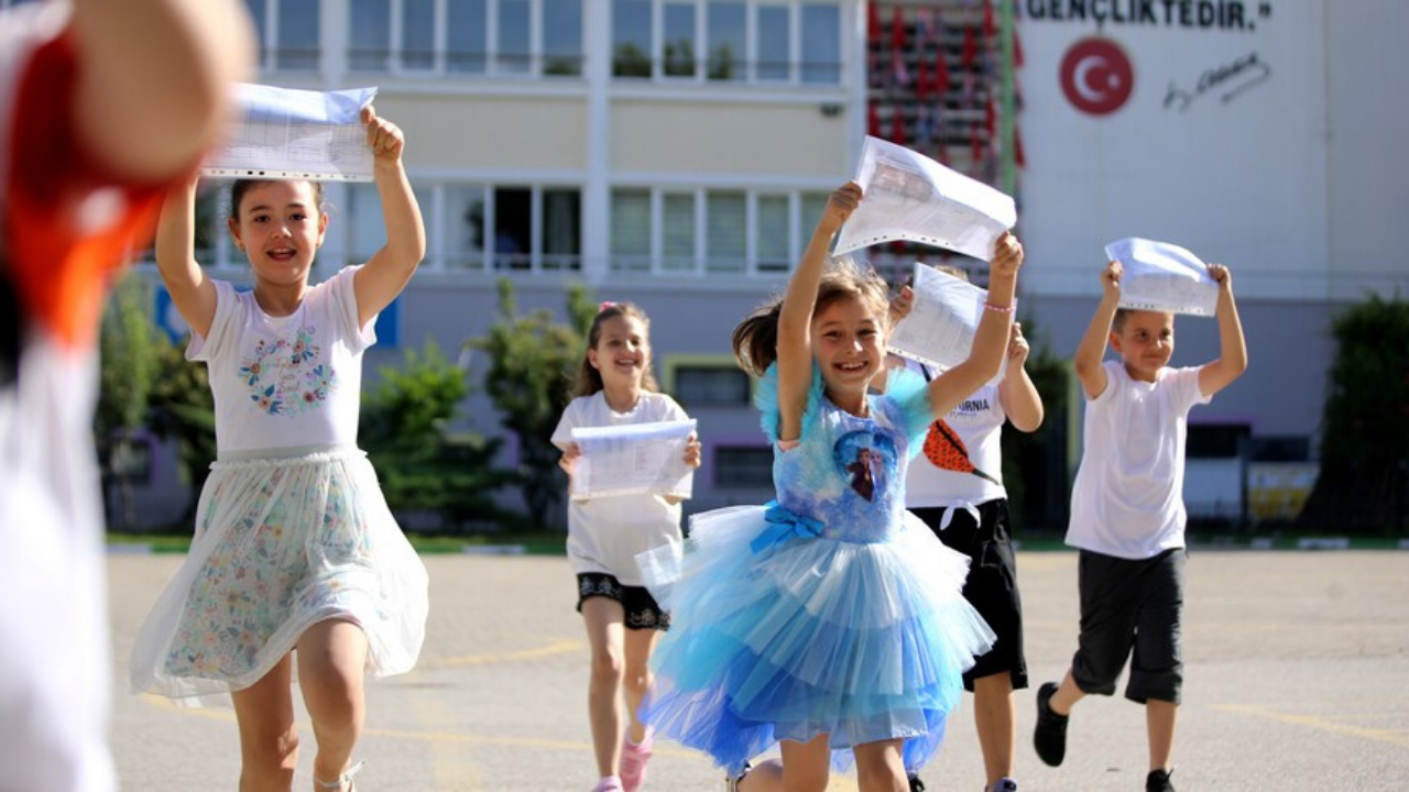 18 milyon öğrenci için bugün karne zili çalacak
