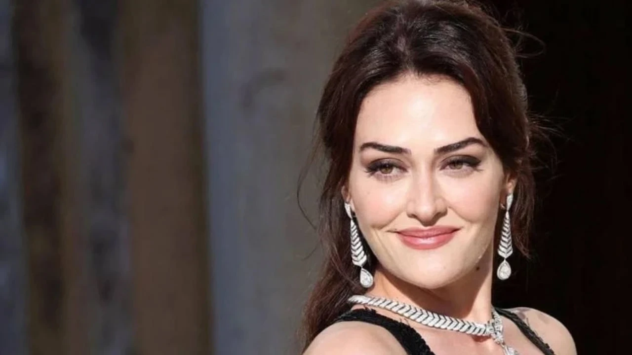 Esra Bilgiç, mor elbisesiyle büyüledi