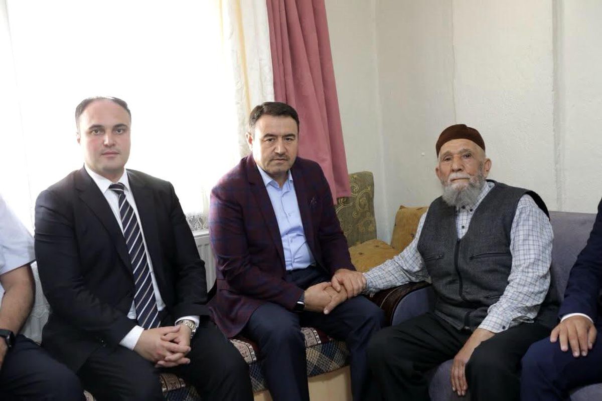 Kütahya Valisi, görev gazisi Mehmet Torun'u evinde ziyaret etti