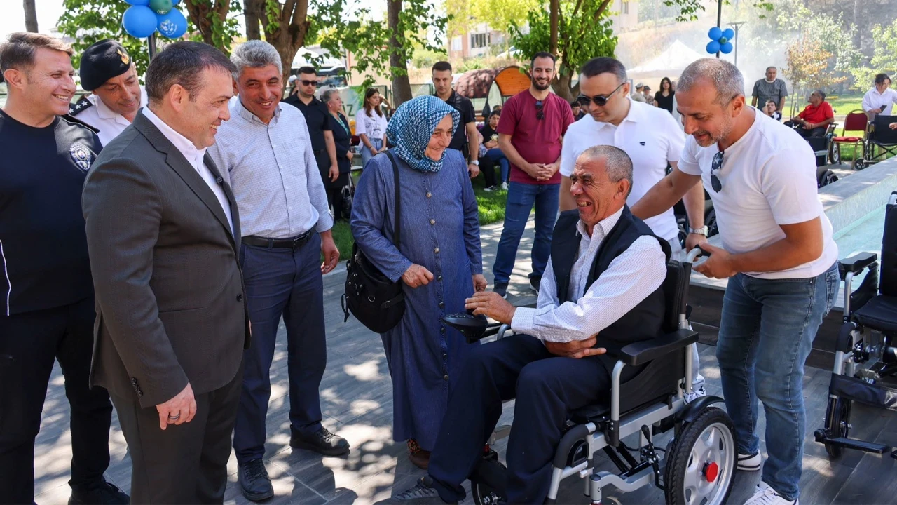 Bilecik'te plastik kapaklar tekerlekli sandalyeye dönüştü