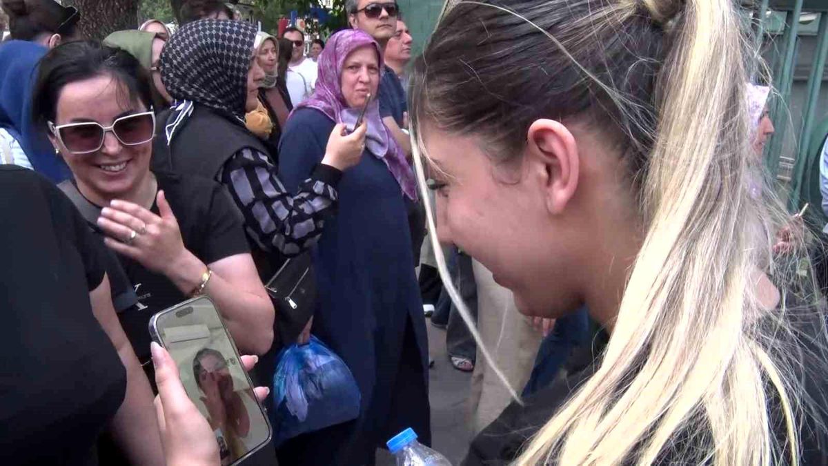 Anne Antalya'da kızı Kocaeli'de ter döktü: Görüntülü aramada heyecanlı bekleyiş