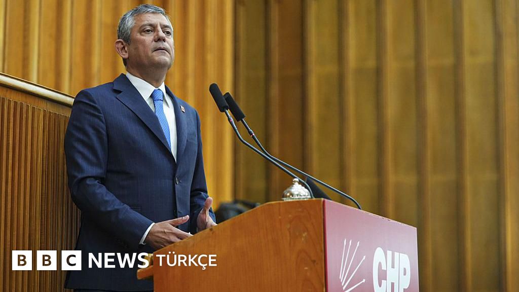 Özgür Özel'in CHP'de son grup toplantısı: 'Vakti gelmiş bir vedanın hüznüyle kürsüdeyim'
