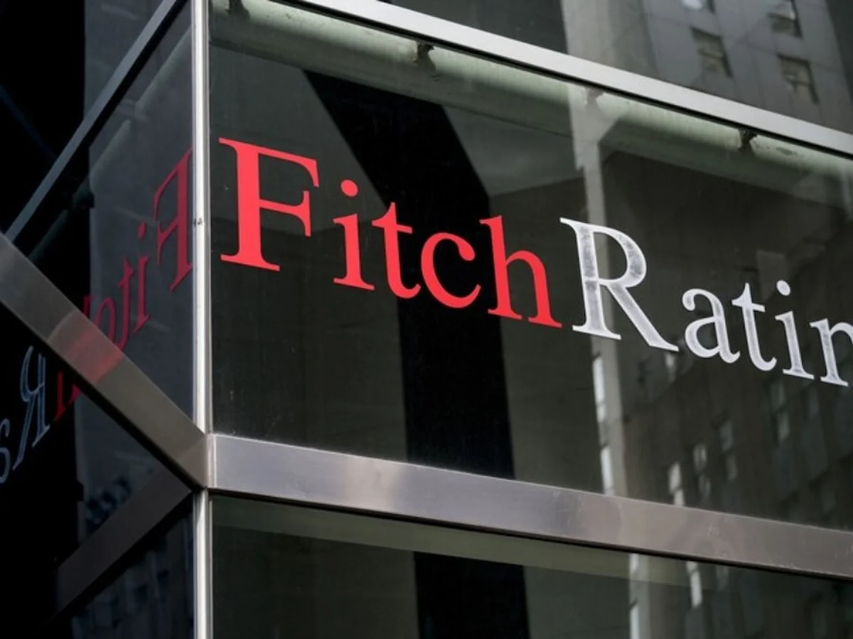 Petrol krizi, Fitch'in küresel ekonomi büyüme tahminlerini düşürdü