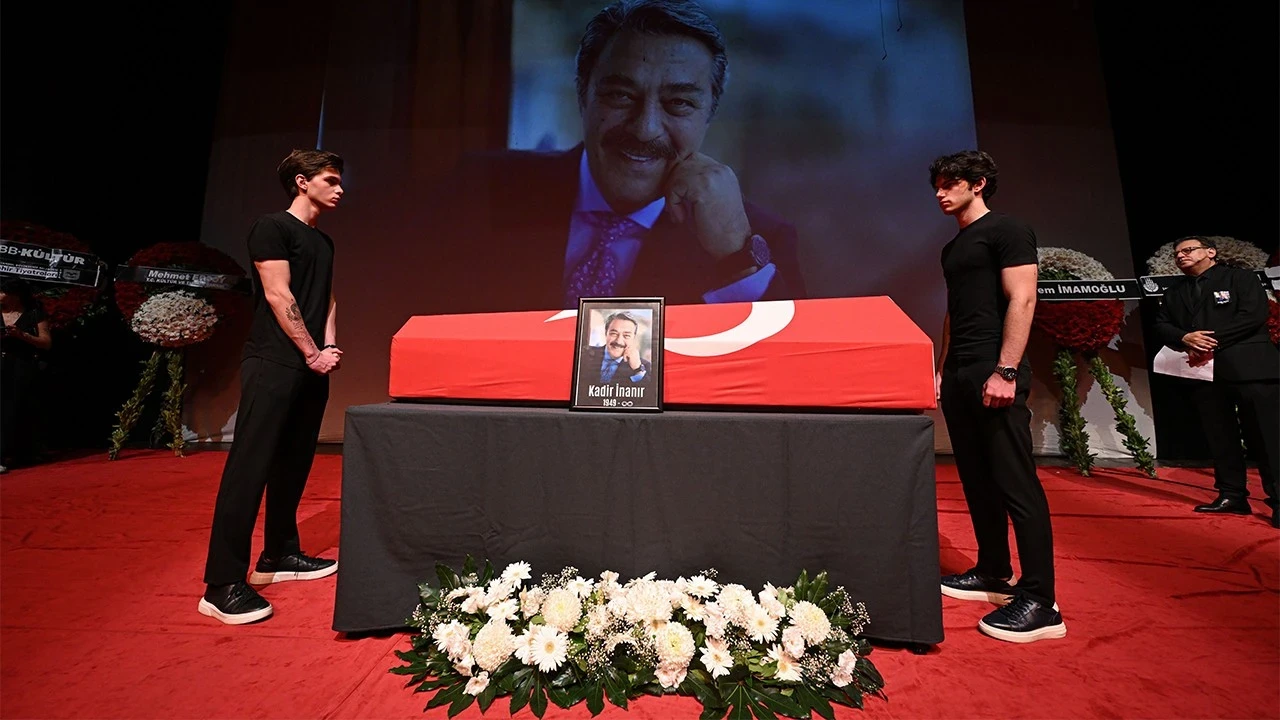 CHP’den çelenk krizi hakkında peş peşe açıklamalar