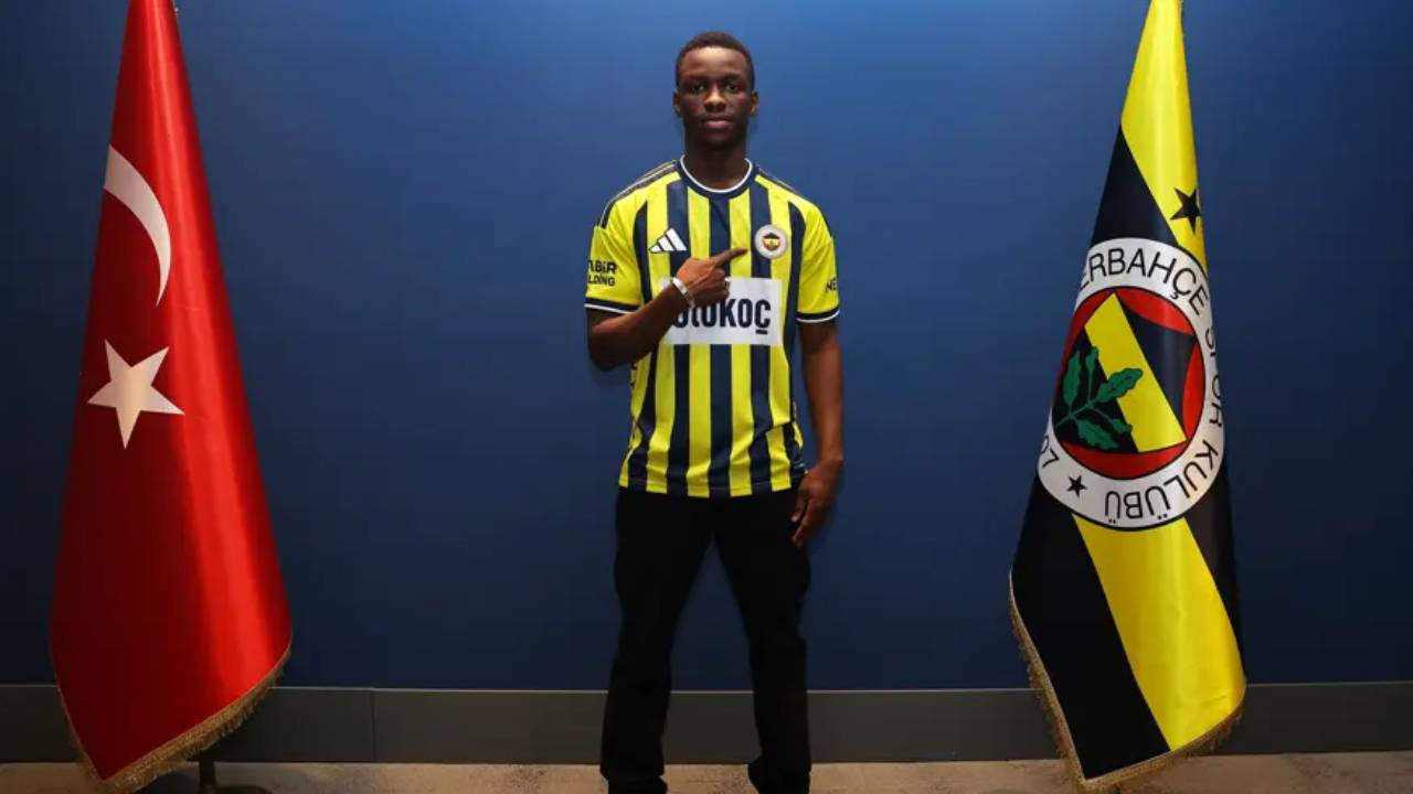 Fenerbahçe Amara Diouf ile 5 yıllık sözleşme imzaladı