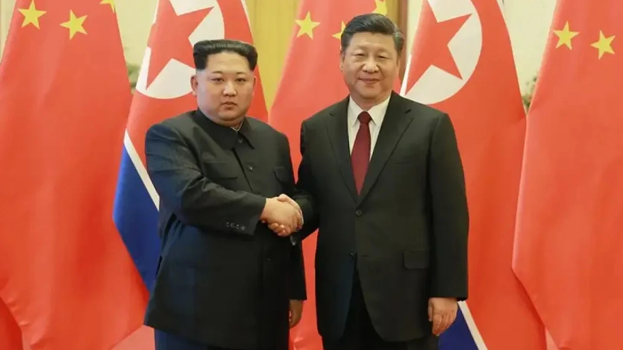 Çin Devlet Başkanı 7 yıl aradan sonra Kuzey Kore'de