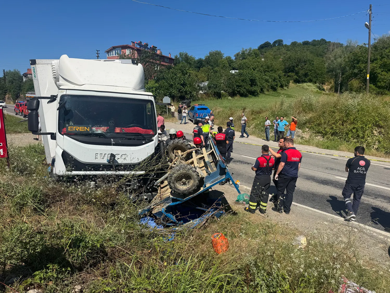 Bartın'da feci kaza! Kamyonla tarım aracı çarpıştı... Sürücü hayatını kaybetti