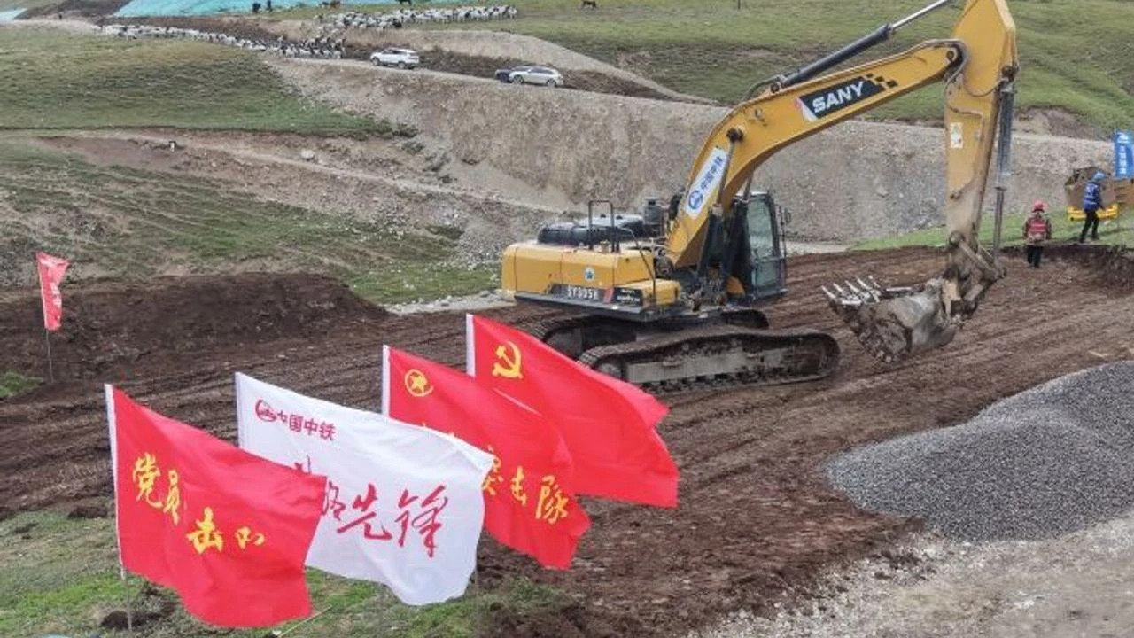Çin'in Xinjiang bölgesinde 523 proje hayata geçirilecek