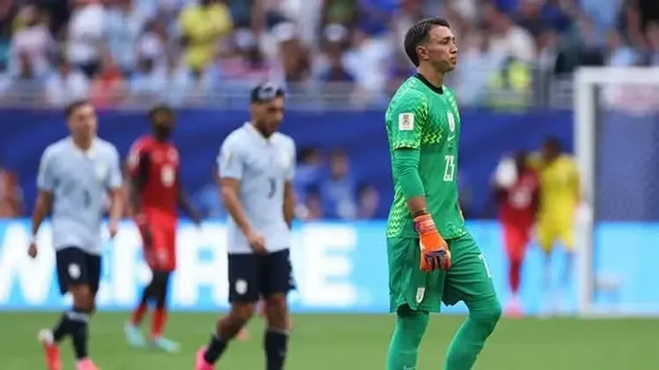 Muslera hem kendisini hem de Uruguay'ı yaktı!