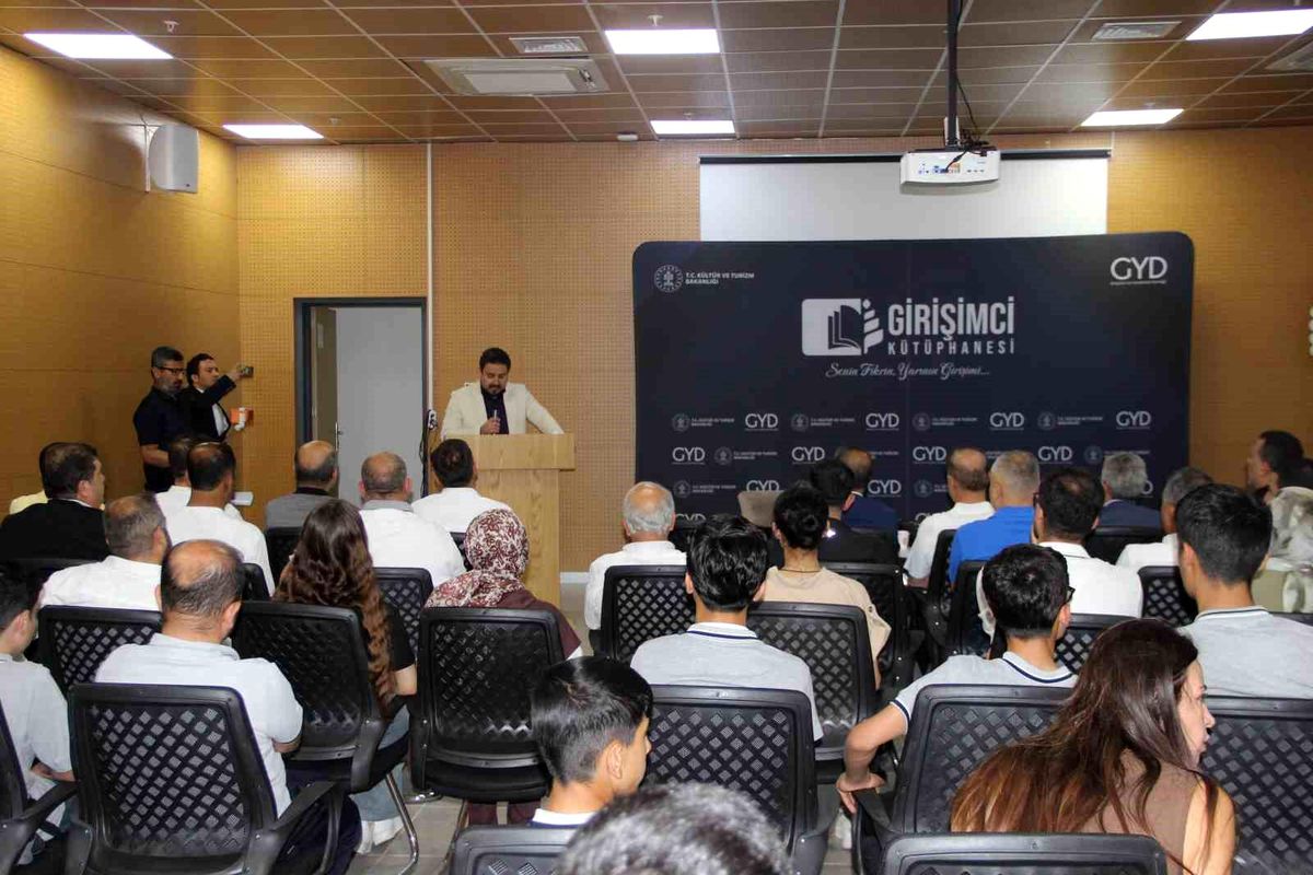 Cizre'de "Girişimci Kütüphanesi" programı düzenlendi