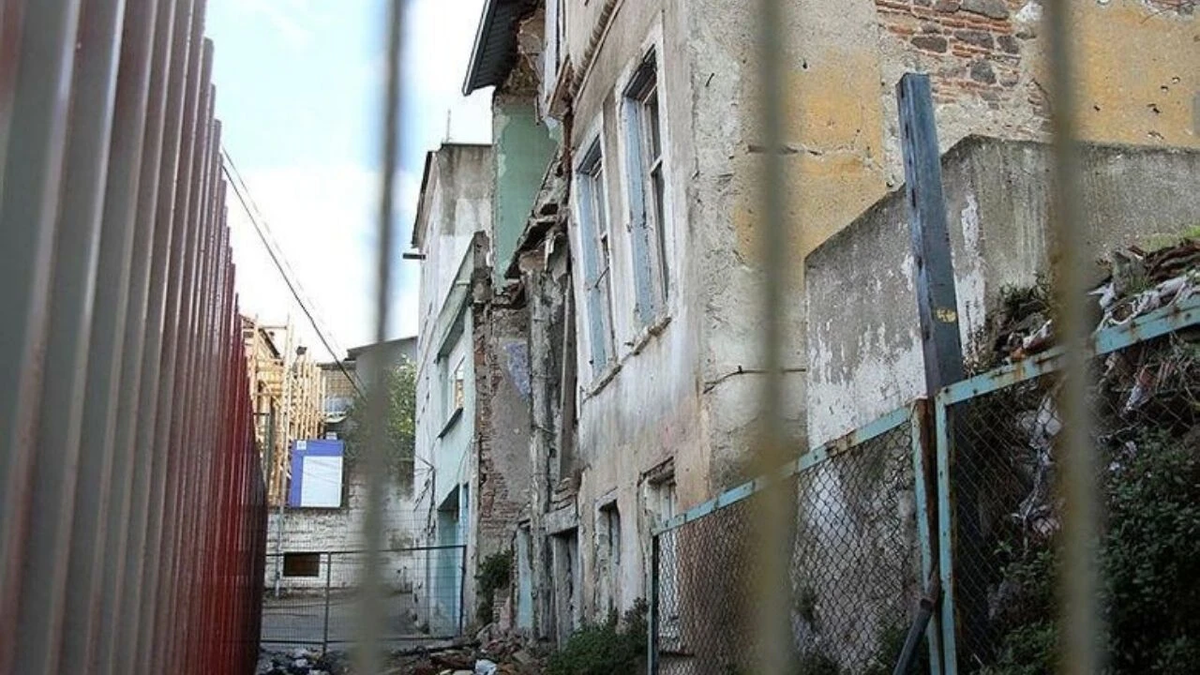 İzmir'de o semtlere girerken dikkat edin! İşte İzmir'in en tehlikeli sokakları..