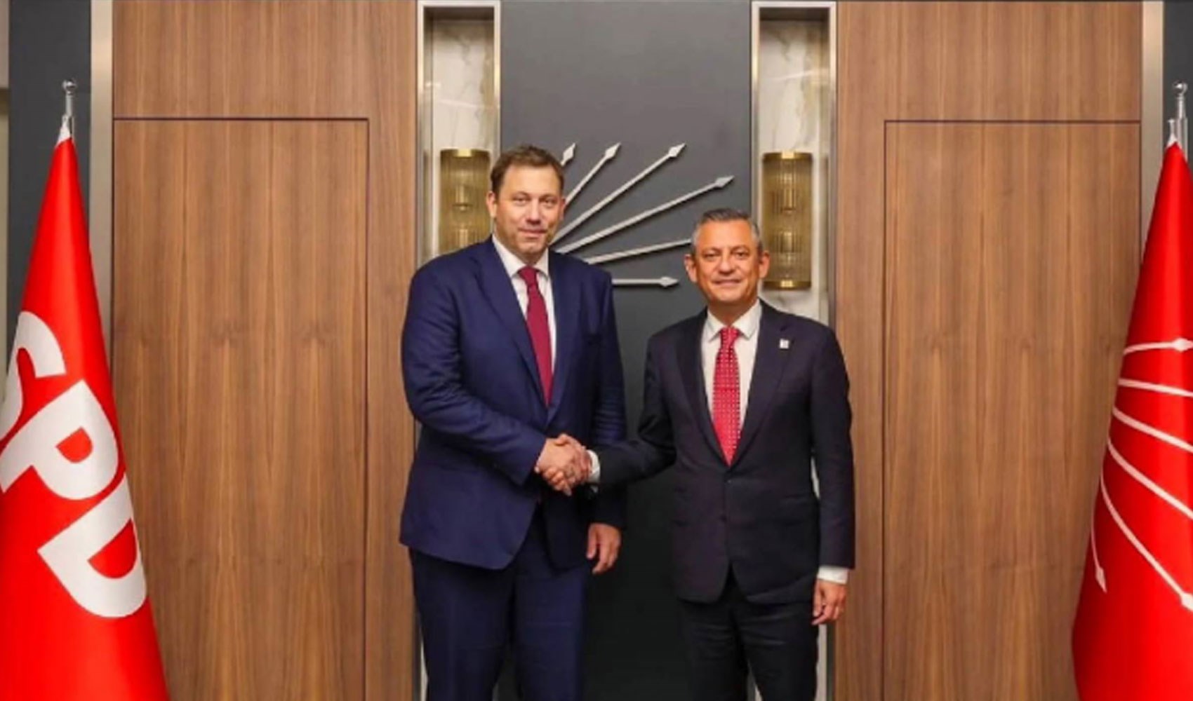 Özgür Özel'e Almanya'dan destek ziyareti