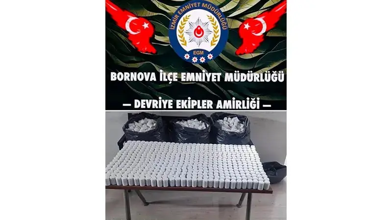 İzmir'de polisten kaçan şüphelinin terk ettiği otomobilde 118 bin sentetik hap ele geçirildi