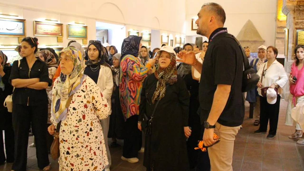 Dünyanın en büyüğü! 6,5 metre boyunda, 3,5 metre eninde: On binler ziyaret etti